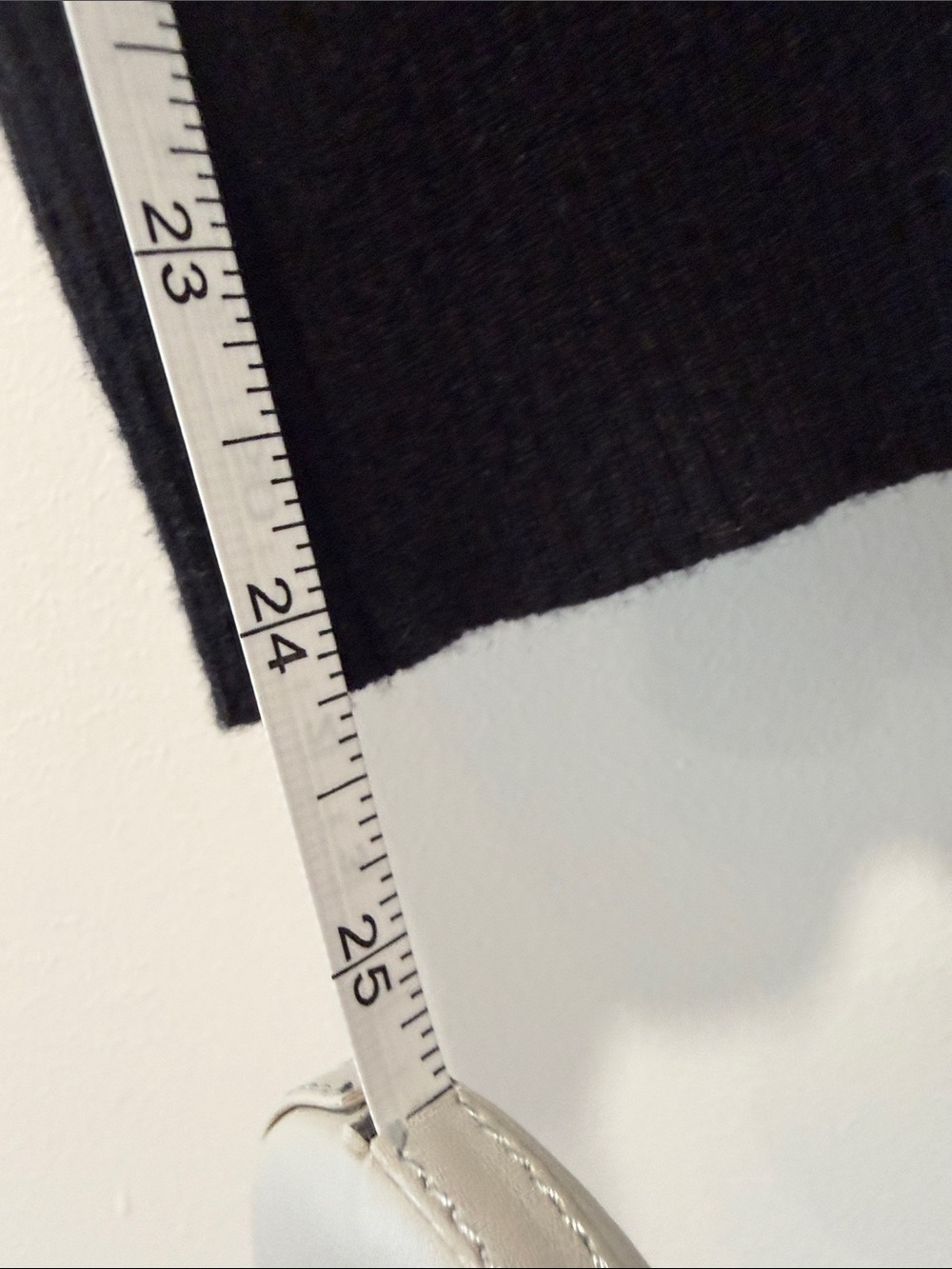 Black Scallop-Edge Knit Tank Top - Picture 6 of 6